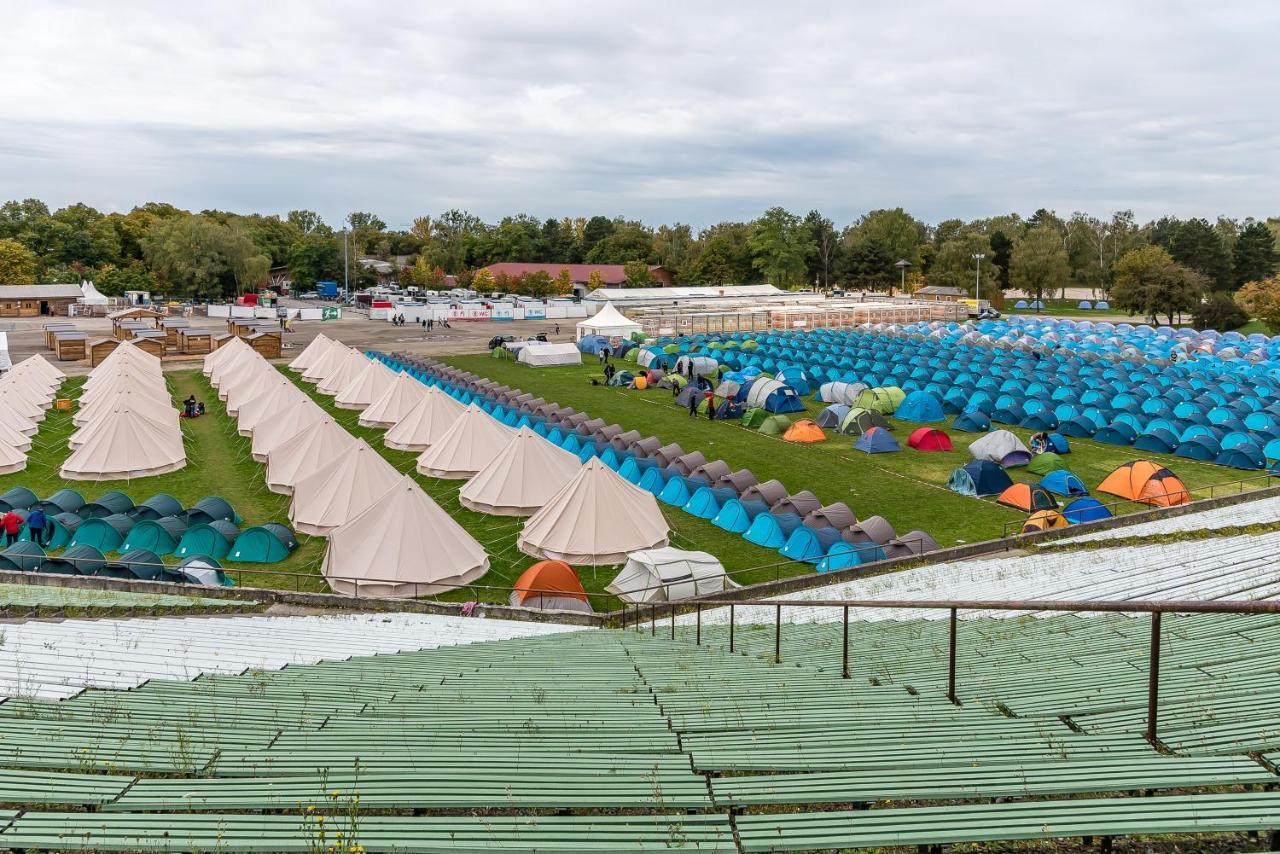 Oktoberfest Wiesn Camp Lodge München Exteriör bild
